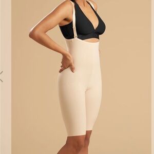 NWT Women's Black Shapewear Bodysuit Size 2Xs